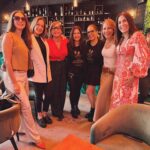Nohely Arteaga Instagram - Colos y así terminó mi dia reunidas con todas estas grandes actrices disfrutando de la obra de @mimilazod @mariantoduque @villamizarsonia @nohelyarteaga @crisolcarabal @elaizagild @pattyoliveros Coméntenme aquí: - Que novelas y personajes recuerdan de todas nosotras?? Los leo. ⬇️⬇️