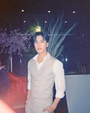 Norawit Titicharoenrak Instagram - อย่าโกรธได้มั้ย ถ้าฉันคิดไกลกับเธอ 
#GEMINI_TOOCLOSETOHANDLE