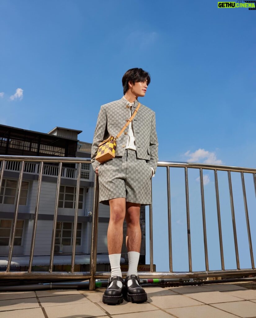 Norawit Titicharoenrak Instagram - Yellow Damier on the blue-sky canvas #LVMenSS24 #PharrellWilliams @LouisVuitton