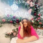 Nupur Sanon Instagram - Of Pinks and flowers and everything naturally magical! 🎀🩵🧿