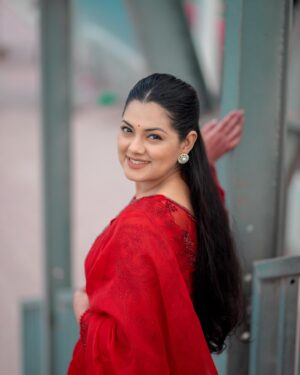Nusrat Imroz Tisha Instagram - Happy friday everyone ❤️❤️
PC: @zutons_snapshoot 
Outfit: @gulzaar_clothing 
#tisha #nusratimrosetisha #imrose #happyfridayeveryone #ramadanmubarak2020