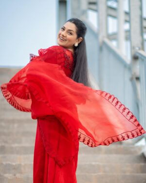 Nusrat Imroz Tisha Instagram - Happy friday everyone ❤️❤️
PC: @zutons_snapshoot 
Outfit: @gulzaar_clothing 
#tisha #nusratimrosetisha #imrose #happyfridayeveryone #ramadanmubarak2020