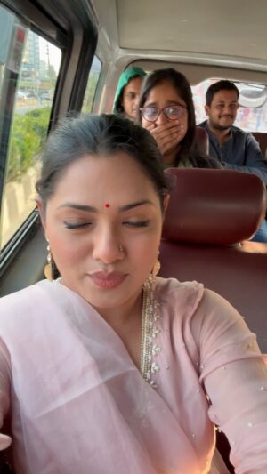 Nusrat Imroz Tisha Instagram - Jahangirnagar, here we come! 
#tisha #nusratimrosetisha #imrose #jahangirnagar_university #somethinglikeanautobiography #chorki #sundayfunday @farooki_mostofa