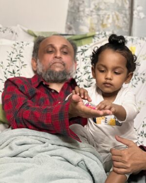 Nusrat Imroz Tisha Instagram - ২৯ তারিখে মোস্তফা সরয়ার ফারুকীর একটা সিটিস্ক্যান হয়েছে। আলহামদুলিল্লাহ সিটিস্ক্যানের রিপোর্ট ভালো এসেছে ,রিকভারি হচ্ছে। বাসায় নিয়ে আসার পরপরই ইলহামের সাথে খেলায় মজে গেছে মোস্তফা। অনেক দুর্বলতার মাঝেও সন্তানের প্রত্যেকটা খেলায় সায় দেওয়ার চেষ্টা করছে সে। বাবা মেয়ের এই ভালোবাসার ছবি না তুলে আর থাকতে পারলাম না ।আলহামদুলিল্লাহ। সবাই দোয়া করবেন।
#tisha #nusrtaimrosetisha #imrose #mostofasarwarfarooki #ilhamnusratfarooki #familytime #prayforus