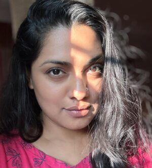 Nusrat Imroz Tisha Instagram - শীতের রোদ আলতো করে এসে আমায় বললো, ‘কাউকে মিস করছো?’
#tisha #nusratimrosetisha #imrose #winterseason #sunlight #missyou