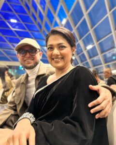 Nusrat Imroz Tisha Instagram - Just before the red carpet! Outfit: @meherofficials #tisha #nusratimrosetisha #imrose #busanfilmfestival #korea