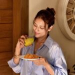Nusrat Jahan Instagram - Love at first bite..#mangoedition …How do u like mangoes 🥭??? #sunday #mango #summer #mangoseason