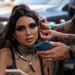 Nyvi Estephan Instagram - Na última o trem enganchou na minha orelha e eu perdi toda a pose de durona kakakaka registros de um dia muito divertido gravando um comercial para a @betboombr em comemoração ao Major de CS2 que tá começando o opening stage amanhã. Estarei apresentando nos canais da @btsbrasiltv , e certamente vai ser uma bagunça muito divertida igual fizemos no RMR. Espero vocês ❤️ - e o link pro video completo eu deixei nos stories 🫶