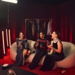Océane Amsler Instagram - Hier j’étais en live Twitch pendant la cérémonie @lesflammes J’ai passé une soirée incroyable ( Alors oui, j’ai perdu le trophée et j’ai oublié de rentrer sur scène mais ça s’est bien terminé 💁🏼‍♀️) J’espère que vous avez passé un bon moment en live, parceque moi oui 🤩 C’était quand même stressant parceque ça change de ma salle de stream, mais j’ai dead ça GRÂCE À VOUS 🙏🏼 Je suis contente d’être revenue de ma petite période de down et j’ai hâte de vous montrer la suite des événements, parceque OUI j’ai plein de surprises mes glabelles en sucre 🥳 Et je suis très fière de ma petite équipe de girlies qui a tout dead 🫶🏼 @ileanahair a dead ma coiffure @arazytik a dead mon glam @quelaprod a dead la prod ❤️ Mes copines ont dead par leurs présence Et cette magnifique robe vient de @balmain qui a dead mon porte-monnaie 💸🤍