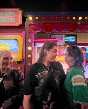 Odessa A'zion Instagram - MY COUSINS FIRST TIME IN LA FROM LONDON TOWN! EVER!! WE HAD TOOO!!!! song: Club De Vampiros by French Police