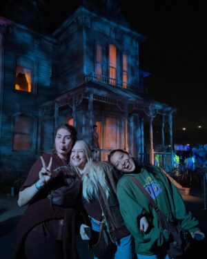 Odessa A'zion Instagram - MY COUSINS FIRST TIME IN LA FROM LONDON TOWN! EVER!! WE HAD TOOO!!!! song: Club De Vampiros by French Police