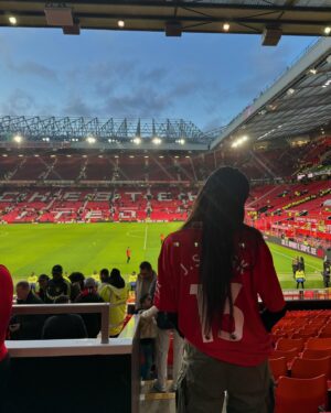 Oh Ha-young Instagram - 사랑하지 않을 수 없던 내 꿈의 구장 ❤️‍🔥
드디어 이뤄진 소원 🥹⚽️