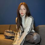 Oh Ha-young Instagram - 3번째라 이제 진짜 잘 아는 형님💁🏻‍♂️ (그리고 누르면 파산하는줄 알았던 추억의 휴대폰 가운데 버튼📟)