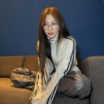 Oh Ha-young Instagram - 3번째라 이제 진짜 잘 아는 형님💁🏻‍♂️ (그리고 누르면 파산하는줄 알았던 추억의 휴대폰 가운데 버튼📟)