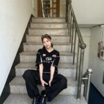 Oh Ha-young Instagram - #광고 빵 벤셔먼 양갈래= 완벽 블록코어👧🏻 #벤셔먼 #bensherman