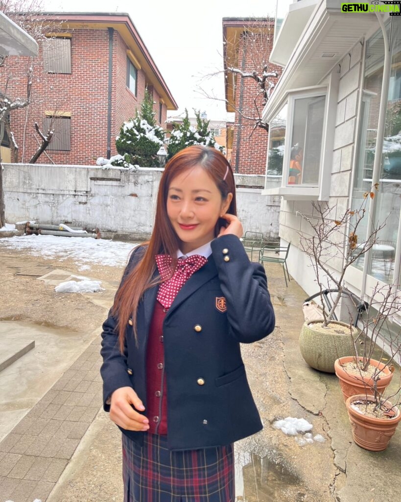 Oh Na-ra Instagram - #계원예술고등학교 졸업후 오랜만에 입어보는 모교 교복🦹‍♀️ 고등학생으로 다시 돌아갔어요. #아옛날이여🎤 #아파트404 #8회 오늘 #8시40분