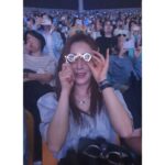 Oh Na-ra Instagram – #투모로우바이투게더콘서트 볼 때
#오페라글라스 챙겨가는 센스
연준이가 너무 예뻐!!
#아파트404 인연 #txt_연준