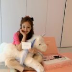 Oh Na-ra Instagram – 제니의 통큰 선물 🎁 💕 #아파트404 가족