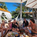Oka Giner Instagram - Dominguirris 🥂🌞🌊💦💃