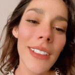 Oka Giner Instagram - Hoy hace un año @nachored me regaló una casita de juguete y me prometió que me la iba a convertir en una de verdad. No tardo el año cuando eso pasó. En la segunda foto está firmando la escritura de nuestra 🏠❤️ En el video 3 la está limpiando porque como así que pretendía regalármela y que yo la limpiara. Eso JAMÁS! La cuarta foto no tiene nada que ver pero me pareció así como muy San Valentín. Les deseo a todas un Nacho Redondo en sus vidas ❤️ Que por cierto desde que me regaló mi casa como que se ve más guapo. Te amo con el alma @nachored ❤️