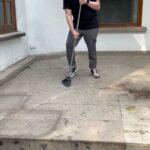 Oka Giner Instagram - Hoy hace un año @nachored me regaló una casita de juguete y me prometió que me la iba a convertir en una de verdad. No tardo el año cuando eso pasó. En la segunda foto está firmando la escritura de nuestra 🏠❤️ En el video 3 la está limpiando porque como así que pretendía regalármela y que yo la limpiara. Eso JAMÁS! La cuarta foto no tiene nada que ver pero me pareció así como muy San Valentín. Les deseo a todas un Nacho Redondo en sus vidas ❤️ Que por cierto desde que me regaló mi casa como que se ve más guapo. Te amo con el alma @nachored ❤️