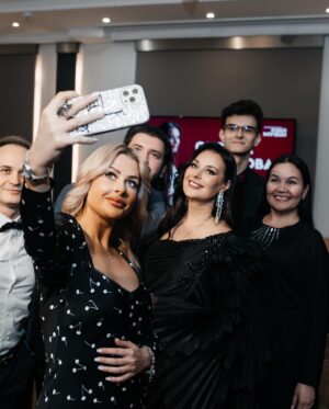 Oksana Fyodorova Instagram - Дорогие друзья, вот и подошел к концу наш цикл «Музыкальных вечеров» в Музее С. С. Прокофьева…  Последний концерт мы посвятили выдающимся юбилярам 2024 и 2025 года – Пушкину, Римскому-Корсакову, Глинке, Чайковскому, Бунину и Фету. Что их связывает между собой? конечно же, жанр русского романса! 
Для программы мы отобрали подлинные жемчужины русской романсовой лирики, такие как «Не пой, красавица» Рахманинова, «День ли царит» Чайковского и «Пленившись розой, соловей» Римского-Корсакова. Сколько в них тончайших оттенков, сколько изысканности и трепетности! И как же приятно было осознавать, что слушатели любят эти романсы так же сильно, как и я! 
В этот вечер в концерте принял участие стипендиат Благотворительного фонда Оксаны Федоровой Петр Бердников. Он  исполнил замечательную альтовую сонату Глинки, которая по духу прекрасно соответствовала настроениям романсов.
Благодарю мою музыкальную команду:
Георгий Мигунов фортепиано @georgmigunov 
Павел Солдатиков – скрипка @pavelibertango 
Гюльнара Масляева – ведущая @gyulnaramaslyaeva 
#МузыкальноеПутешествие #ЮбилеиВеликих