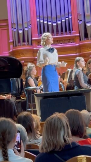 Olesya Sudzilovskaya Instagram - ЭТО случилось! 
🙏🏻🎭🎶🎹❤️

«Вчера в Большом зале Московской Государственной консерватории им. Чайковского состоялась 
  ПРЕМЬЕРА
  Спектакля- посвящение
  Любови Орловой
 «Журчат ручьи».

В ролях:
Заслуженная артистка России Олеся Судзиловская. 

Финалист проекта «Голоса», звезда  Московского театра оперетты 
Павел Иванов». #московскаяконсерватоия #премьера #олесясудзиловская #актриса #olesyasudzilovskaya #actress #МарияСоколова
#КсенияЖарко
#Женскийсимфоническийоркестр
#ПетрБорисенко
#ПавелИванов
#МаксимПурыжинский
#НинаСавицкая
#ЕгорДружинин
#НикитаВершинин 
#ТимофейКлассен