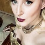 Olga Medynich Instagram - Я очень люблю женщин которых играю ❤️(да и вообще женщин я люблю 😳) НО НЕ ВСЕХ ….😬. В каждой ищу мои любимые качества , даже если она полнейшее 💩 по сценарию. Мудрость, доброта , самоирония . Нет ничего из этого ?……. Жопа , а не личность . На последнем фото -чисто Я :) без роли 🤣С праздником любимые девочки ❤️ P.S Иногда захожу на ваши страницы и восхищаюсь . #прекрасные #самодостаточные #хохотушки #медыничольга #с8марта #улыбайтесьмывсеумрём 😁