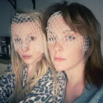 Olga Medynich Instagram - Подруга приехала, вуаль подарила, я -рада @sveta_ant P.S Остановите 🙌🏻 остановите 🙌🏻 салатам нужно выйти #медыничольга #светланаантонова #2022