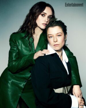 Olivia Cooke Instagram - knowing me knowing you

@entertainmentweekly 
🌿🗝️

styling: @sweetbabyjamie 
makeup: @florriewhitemakeup 
hair: @earlsimms2

📸: @rachell_photo
