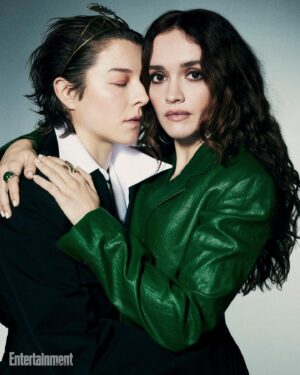 Olivia Cooke Instagram - knowing me knowing you

@entertainmentweekly 
🌿🗝️

styling: @sweetbabyjamie 
makeup: @florriewhitemakeup 
hair: @earlsimms2

📸: @rachell_photo