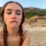 Olivia Cooke Instagram - my job is beach 🍯 ☀️🍋
