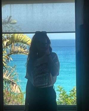Olivia Cooke Instagram - my job is beach

 🍯 ☀️🍋