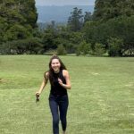 Olivia Jensen Instagram - Capek bolak balik naik turun @kki_kebunrayacibodasbrin setelah sekian kali video baru pas di tengah 🤭😂 Ok ini yang terakhir ya cus mau main di alam sekarang 💕🍃 #LifeWithNature