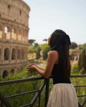 Olivia Jensen Instagram - Buongiorno Rome🇮🇹 Your are so historically beautiful. Uda tiga kali ke rome dan ga ada bosan nya. Photo yang dulu uda ga tau kemana. Yang kali ini pengen bgt ada memory yang bagus and I’m glad I had the time take this memory of Rome with me ✨

Dress @gemme.clothing