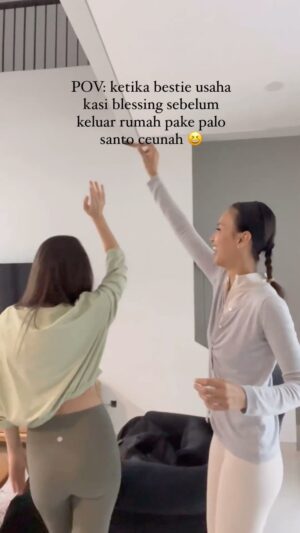 Olivia Jensen Instagram - Bestie @fichaaa pulang dari bali langsung in action. Dear terlindungi dan jauh jauh dari negatif energy ceunah 😆