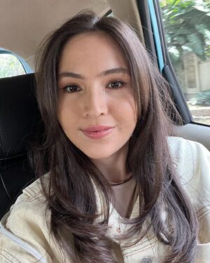 Olivia Jensen Instagram - Mikirin bentar lgi pada mudiikk: packing, thr, beresin rumah, potong rambut, beresin kerjaan, booking hotel and the list goes oooonn 🤣