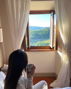 Olivia Jensen Instagram - Under the Tuscan Sun ☀️❤️ Hanya kisah buku atau realita yaa?