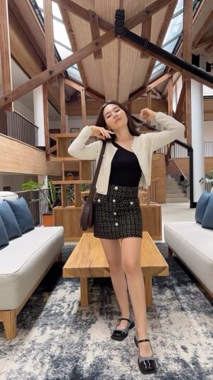 Olivia Jensen Instagram - Bisa pas gini gerak nya pas outfit check 😛😎 Sepatunya bikin gemes✨