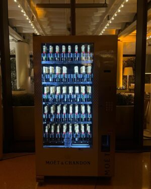 Olivia Scott Welch Instagram - Live from the Century City Mall parking garage! It’s Golden Globes night! @moetchandon