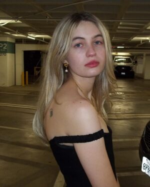 Olivia Scott Welch Instagram - Live from the Century City Mall parking garage! It’s Golden Globes night! @moetchandon
