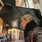 Oriana Marzoli Instagram - Recap di questi giorni🌹 1) Mi farò più foto con questa cravatta pazzesca 🤩 2) Prendendo un po’ d’acqua per strada ☔️ 3) Aereo per Madrid ✈️ 4) Ricontro con il mio amore cocco 🐷 5) Rivedere alle mie migliore amiche (mancano tante foto) 👭🏼 6) Selfie random 🤳🏻 ​ 1) Me haré más fotos con esta corbata que amo 🤩 2) Pillar un poco de agua por la calle ☔️ 3) Avión a Madrid ✈️ 4) Encuentro con el amor de mi vida coco 🐷 5) Volver a ver a mis mejores amigas (faltan muchas fotos) 👭🏼 6) Selfie random 🤳🏻 ​
