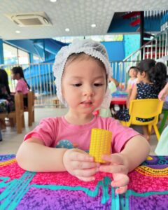 Ornjira Lamwilai Instagram - เอ็นดูไม่ไหว สุดที่รักของหม่ามี๊ @loveleia.lee 🩷