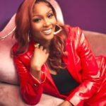 Osas Ighodaro Instagram - ♥️💃🏽💥 …it’s the energy for me! 🎤 | @africamagic Overall Best - Celebrity Showdown 📸 | @photogirlnaija 💄 | @t.alamodebeauty 💇🏾‍♀️ | @touchofibee 👗 | @mosesebite #OsasIghodaro #AMOverallBest #Host #vibes #blessed 💥