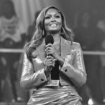 Osas Ighodaro Instagram - ♥️💃🏽💥 …it’s the energy for me! 🎤 | @africamagic Overall Best - Celebrity Showdown 📸 | @photogirlnaija 💄 | @t.alamodebeauty 💇🏾‍♀️ | @touchofibee 👗 | @mosesebite #OsasIghodaro #AMOverallBest #Host #vibes #blessed 💥
