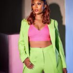 Osas Ighodaro Instagram - 💖💚 smoooooth 💖💚 Make sure to catch another episode of ‘Overall Best - Celebrity Showdown’ only on @africamagic 💚💖 📸 | @photogirlnaija 💄 | @t.alamodebeauty 💇🏾‍♀️ | @touchofibee 👗 | @mosesebite #OsasIghodaro #AMOverallBest #Host #vibes #blessed 💥