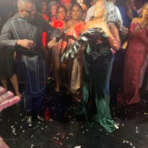 Osas Ighodaro Instagram - 💜 About this weekend … Absolute Beautiful time celebrating my darling boo @andrea.oi and her hubby Eghosa! Congratulations!! Congratulations!! 

The celebration was like no other and the venue was like a magical dream! Everything was so beautiful! I’m so happy for you both and as an honorary Iyamah sister, lol, it was beautiful to celebrate you both! 

Congratulations once again & May God bless your union! XoxoxO 💐💜💐

Outfit | @veekeejames_official
Makeup |  @lokengoo
Hair | @touchofibee
Gele | @chygele 
Photography | @officialphotofreak 

#FortheLoveofEden #AndreaIyamah #wedding #blessed 💐