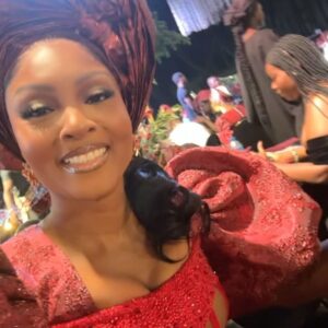 Osas Ighodaro Instagram - 💜 About this weekend … Absolute Beautiful time celebrating my darling boo @andrea.oi and her hubby Eghosa! Congratulations!! Congratulations!! 

The celebration was like no other and the venue was like a magical dream! Everything was so beautiful! I’m so happy for you both and as an honorary Iyamah sister, lol, it was beautiful to celebrate you both! 

Congratulations once again & May God bless your union! XoxoxO 💐💜💐

Outfit | @veekeejames_official
Makeup |  @lokengoo
Hair | @touchofibee
Gele | @chygele 
Photography | @officialphotofreak 

#FortheLoveofEden #AndreaIyamah #wedding #blessed 💐