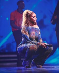 Osas Ighodaro Instagram - Vibing …. w/ ‘Overall Best’ 💙❤️💛 📸 | @photogirlnaija 💄 | @t.alamodebeauty 💇🏾‍♀️ | @touchofibee 👗 | @mosesebite 🎤 | @africamagic ‘Overall Best’ #OsasIghodaro #AMOverallBest #Host #vibes #blessed 💥