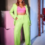 Osas Ighodaro Instagram - 💖💚 Last slide is my mood 😝😎💃🏽 Make sure to catch another episode of ‘Overall Best - Celebrity Showdown’ only on @africamagic 💚💖 📸 | @photogirlnaija 💄 | @t.alamodebeauty 💇🏾‍♀️ | @touchofibee 👗 | @mosesebite #OsasIghodaro #AMOverallBest #Host #vibes #blessed 💥